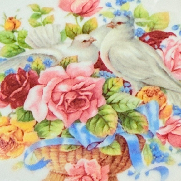 Vintage Porcelain Trinket box With Doves and Roses - Picture 3 of 11